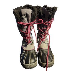 TOTES WINTER SNOW BOOTS WOMENS SIZE 7 GRAY WITH BLACK FAKE FUR. RUBBER SOLES. AP